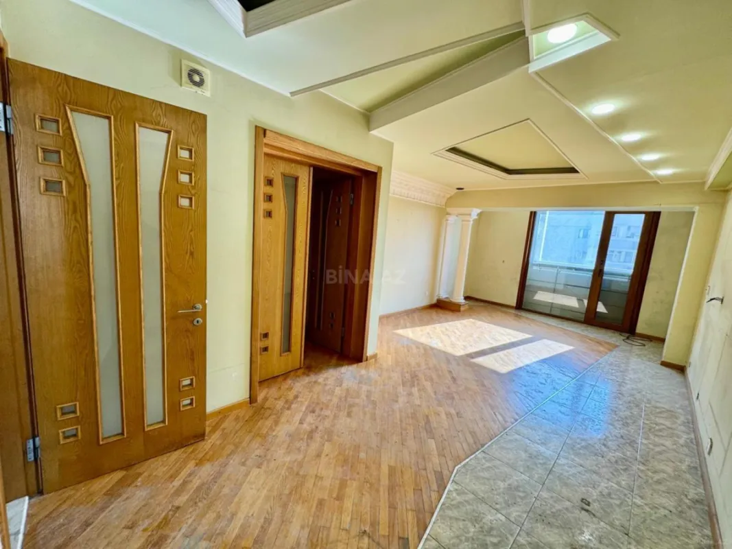 Satılır 3 otaqlı mənzil 137 m²