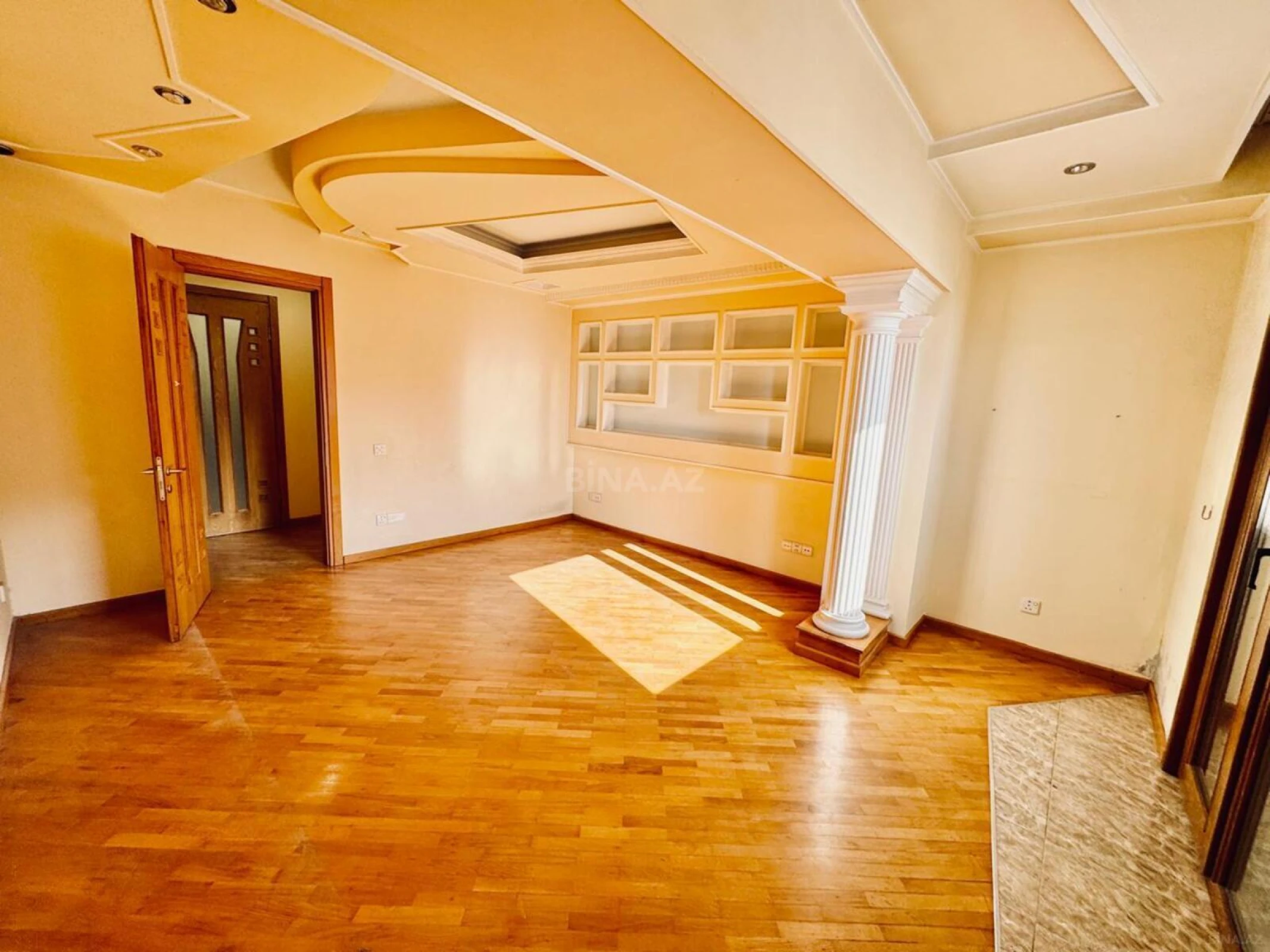 Satılır 3 otaqlı mənzil 137 m²
