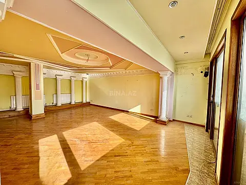 Satılır 3 otaqlı mənzil 137 m²