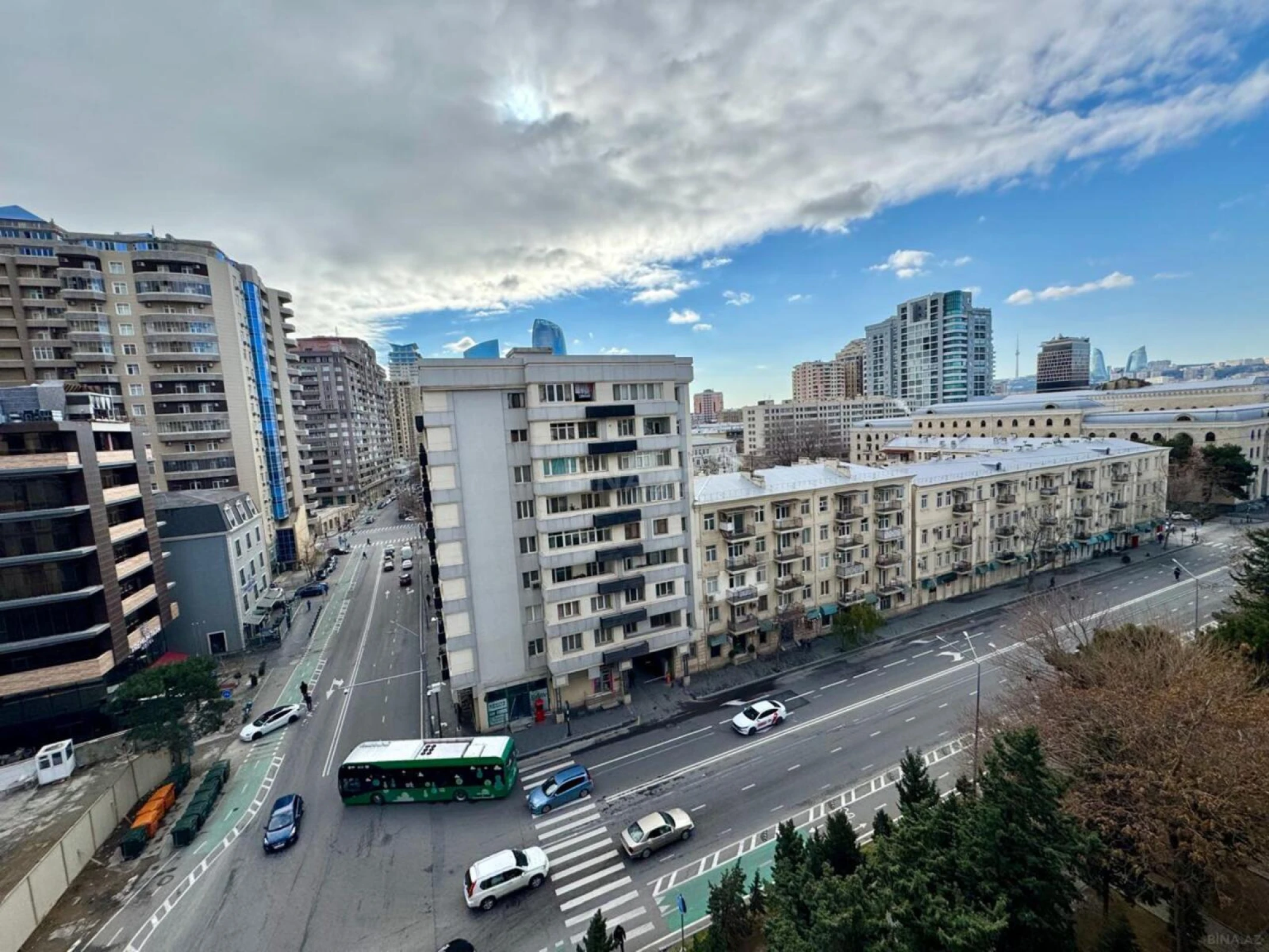 Satılır 3 otaqlı mənzil 137 m²