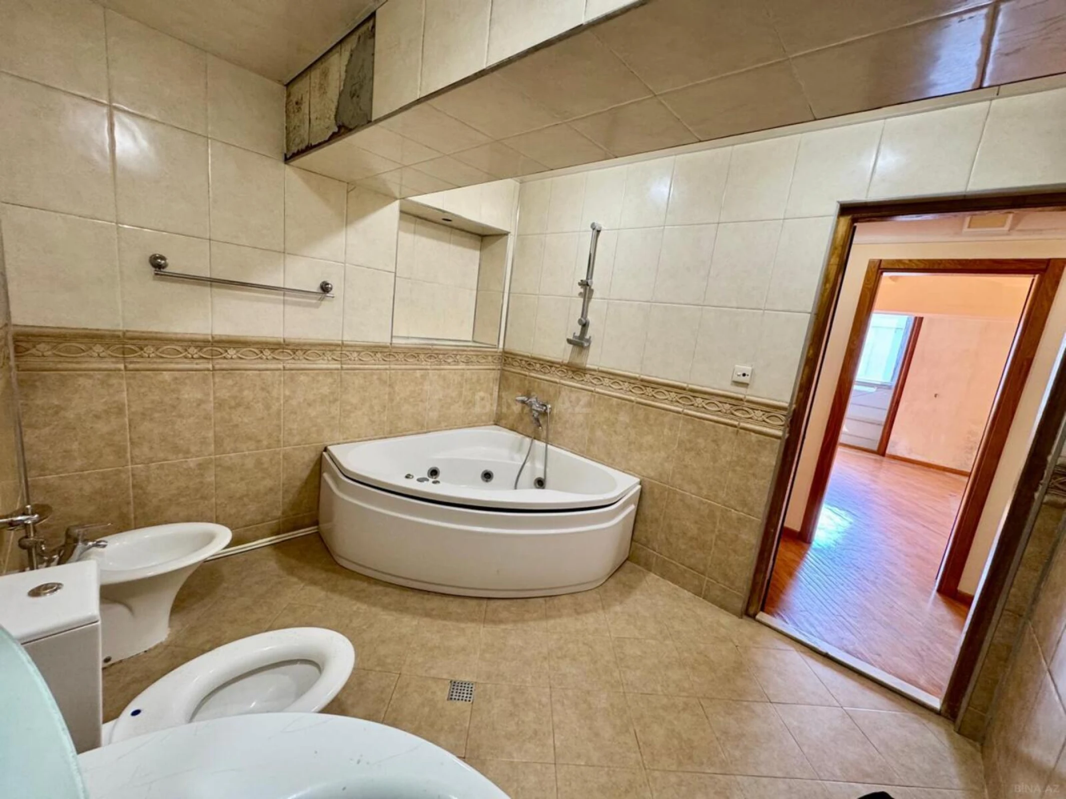 Satılır 3 otaqlı mənzil 137 m²