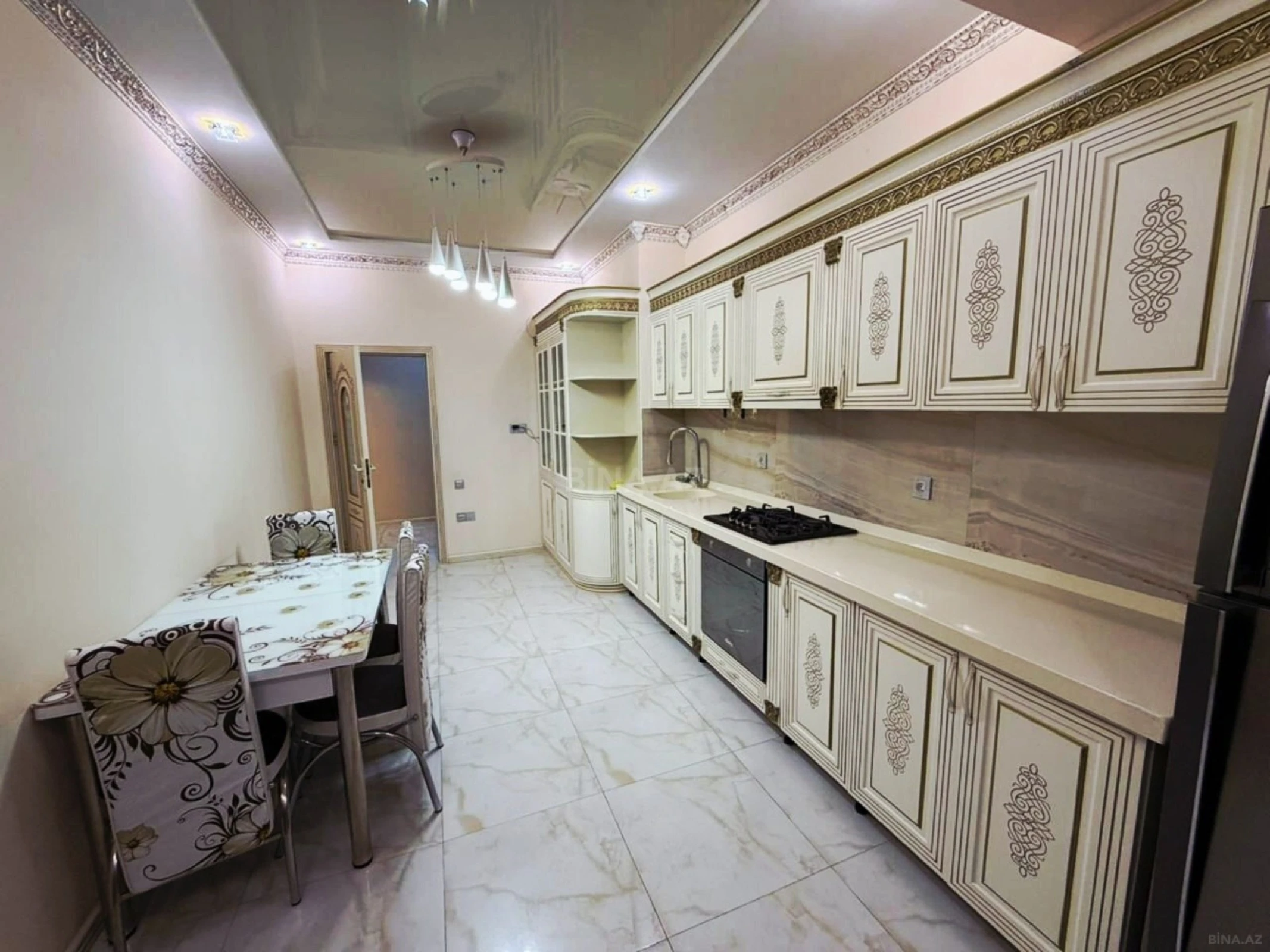 Satılır 3 otaqlı mənzil 123 m²