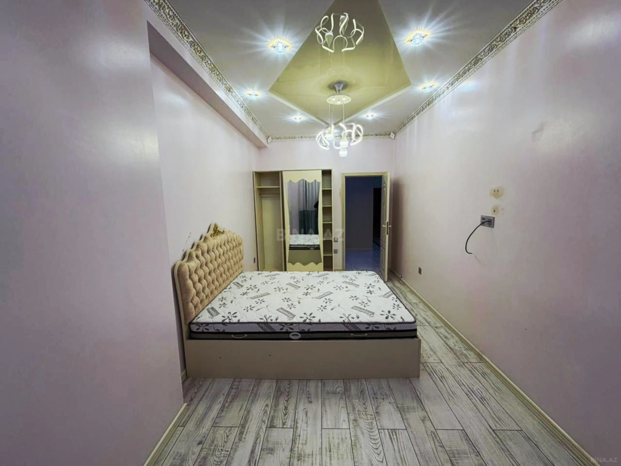 Satılır 3 otaqlı mənzil 123 m²