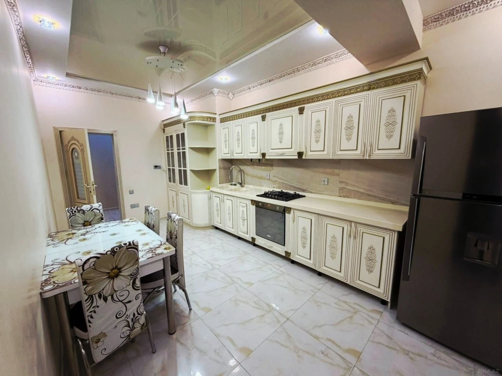 Satılır 3 otaqlı mənzil 123 m²