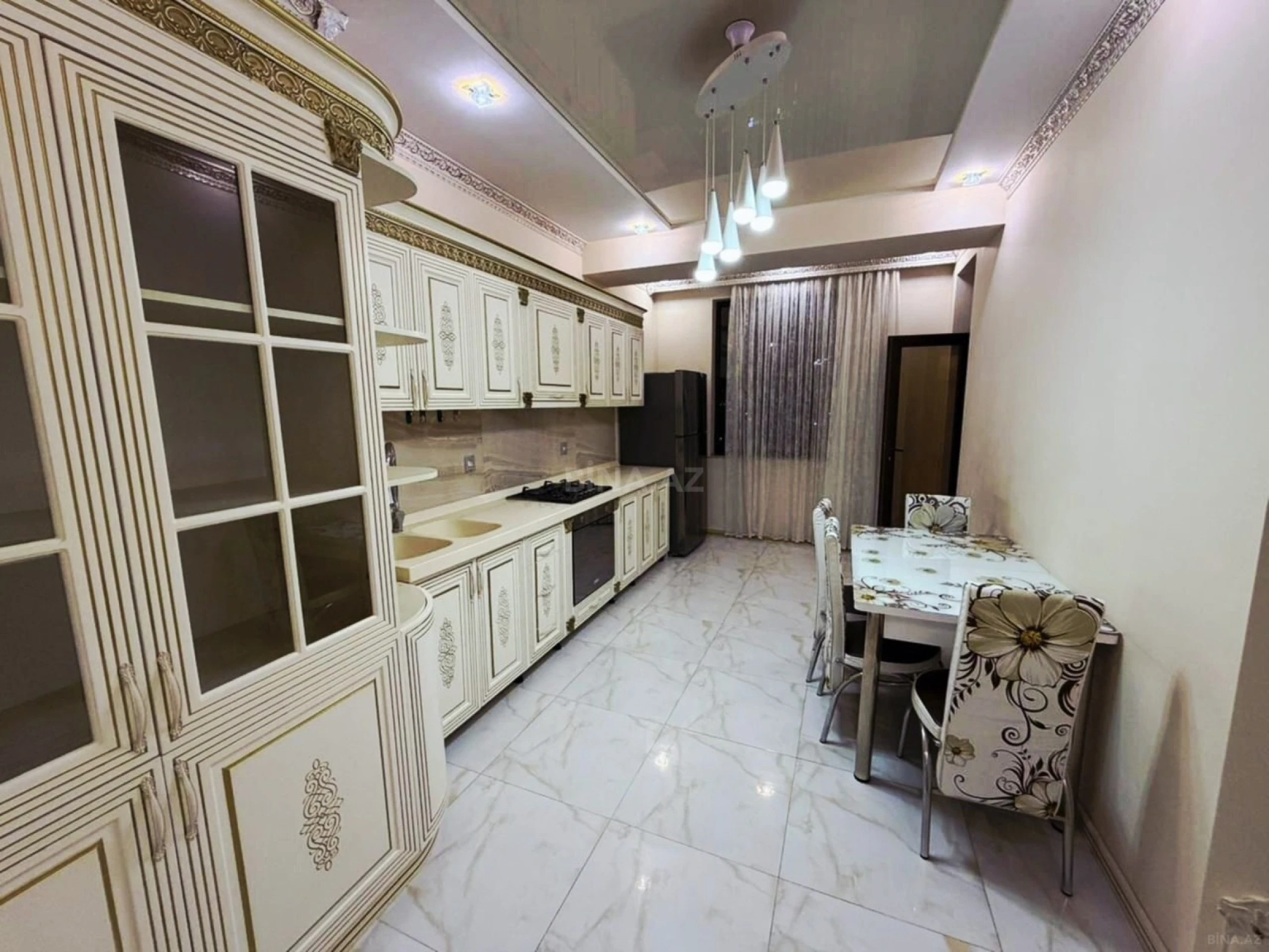 Satılır 3 otaqlı mənzil 123 m²