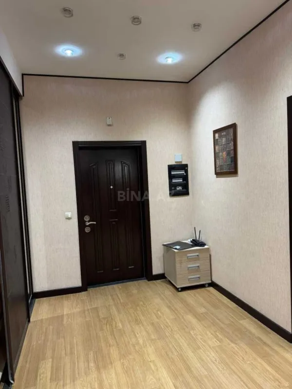 Satılır 4 otaqlı mənzil 200 m²