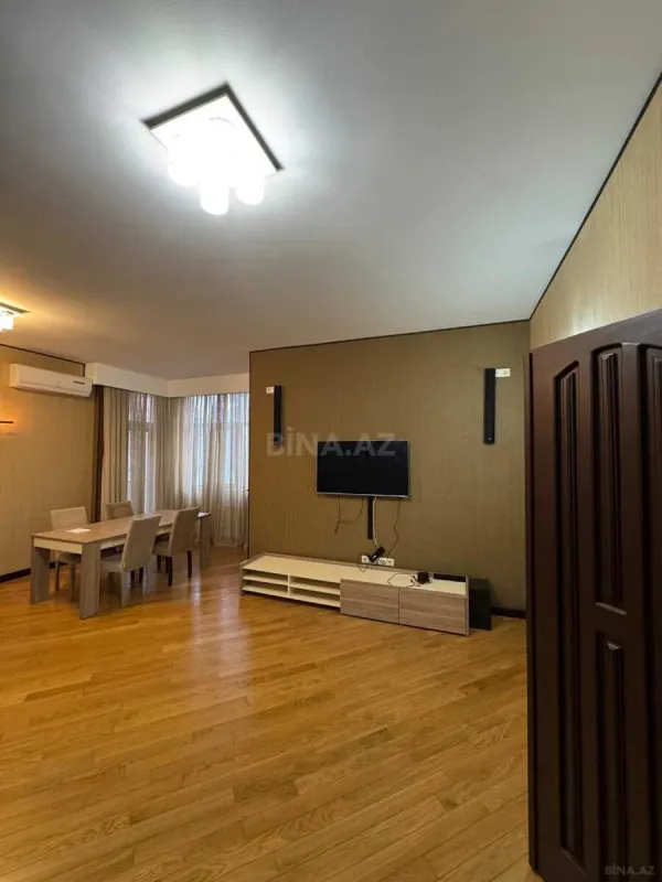Satılır 4 otaqlı mənzil 200 m²