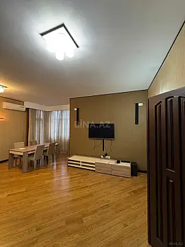 Satılır 4 otaqlı mənzil 200 m²