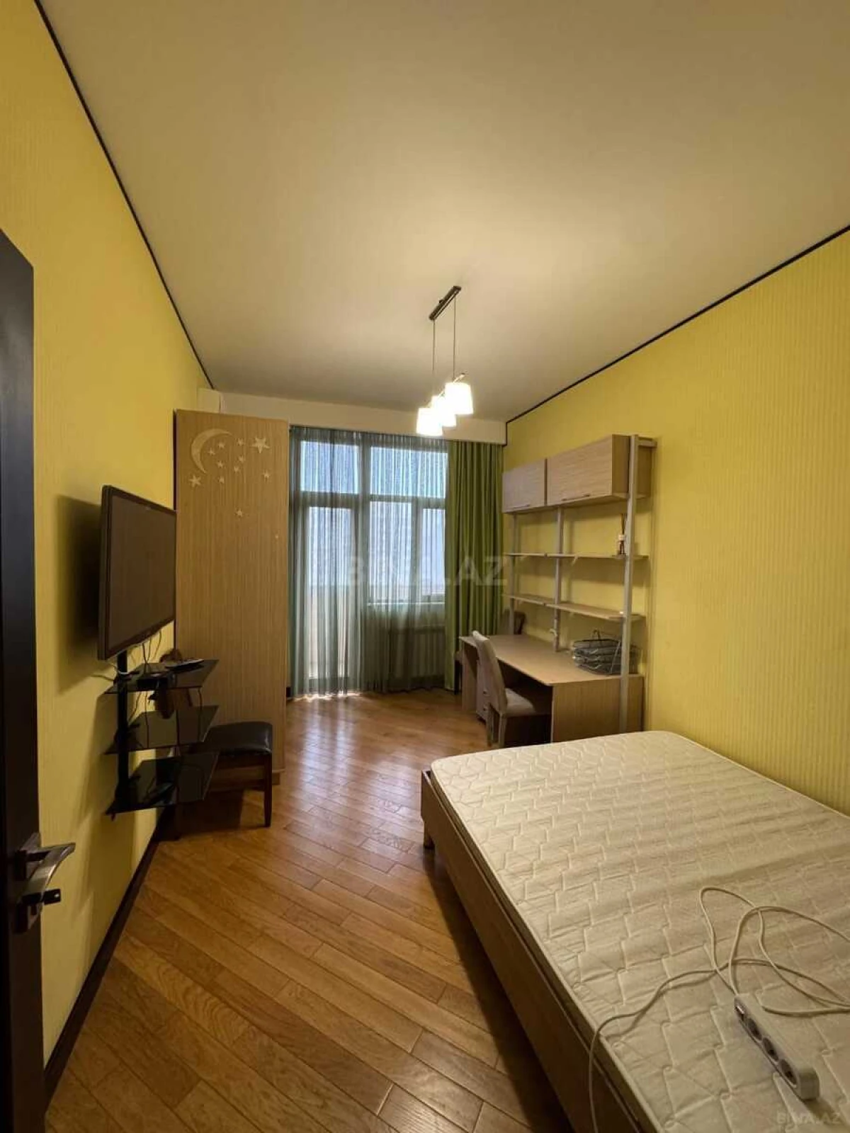 Satılır 4 otaqlı mənzil 200 m²