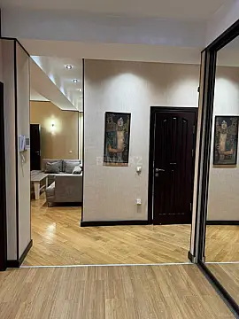Satılır 4 otaqlı mənzil 200 m²