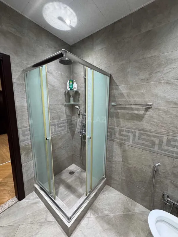 Satılır 4 otaqlı mənzil 200 m²