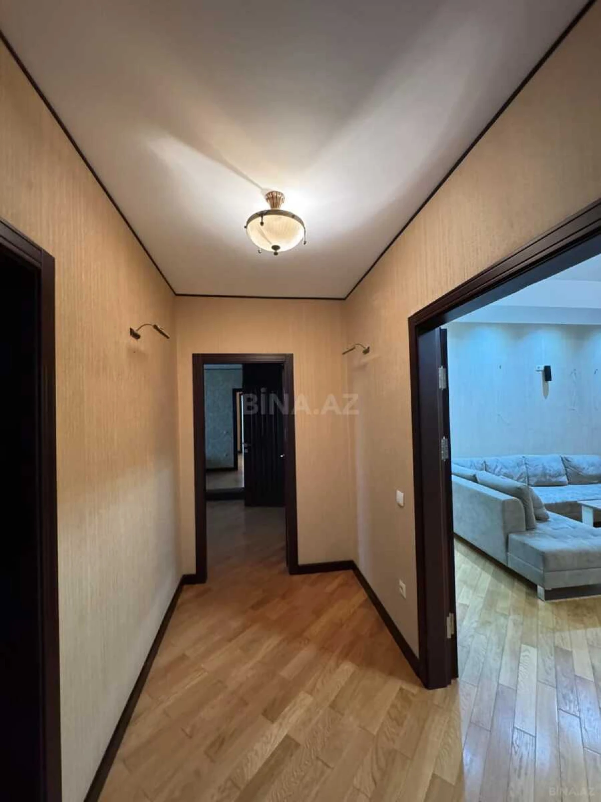 Satılır 4 otaqlı mənzil 200 m²