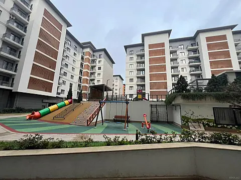 Satılır 5 otaqlı mənzil 242 m²