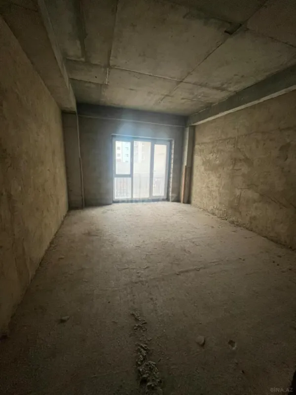 Satılır 5 otaqlı mənzil 242 m²