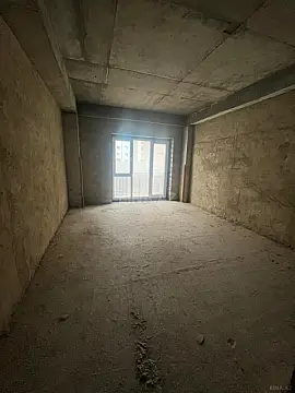 Satılır 5 otaqlı mənzil 242 m²