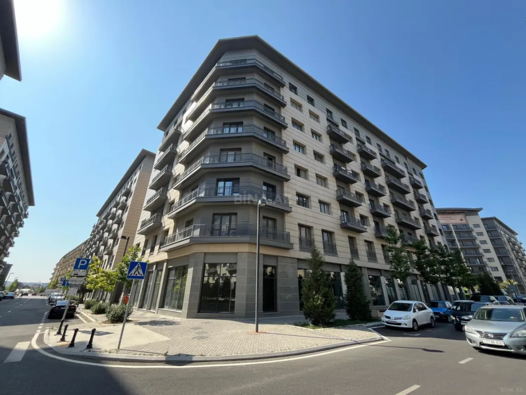 Satılır 5 otaqlı mənzil 242 m²