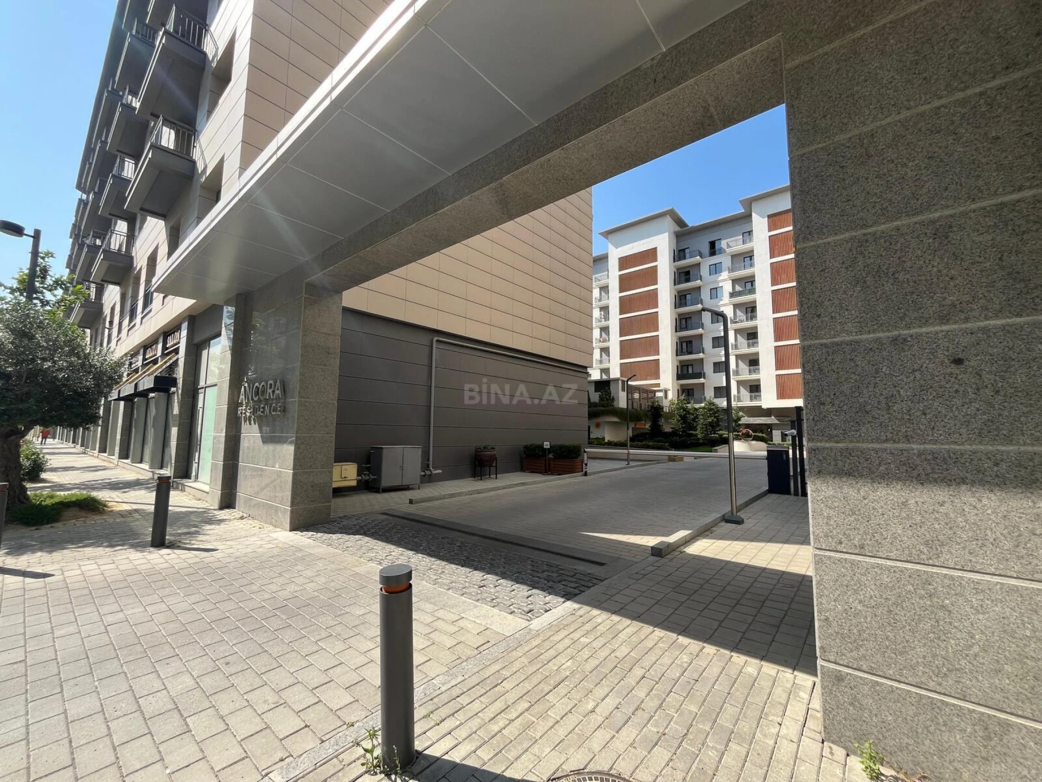 Satılır 5 otaqlı mənzil 242 m²