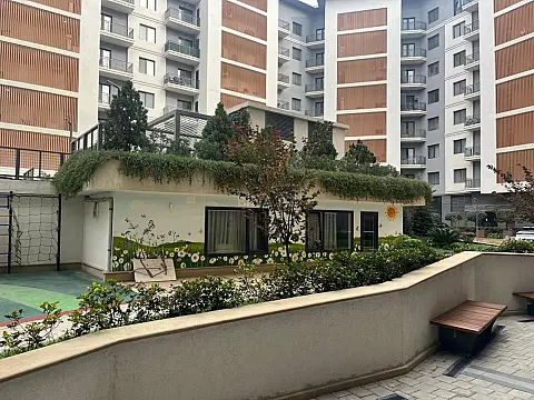 Satılır 5 otaqlı mənzil 242 m²
