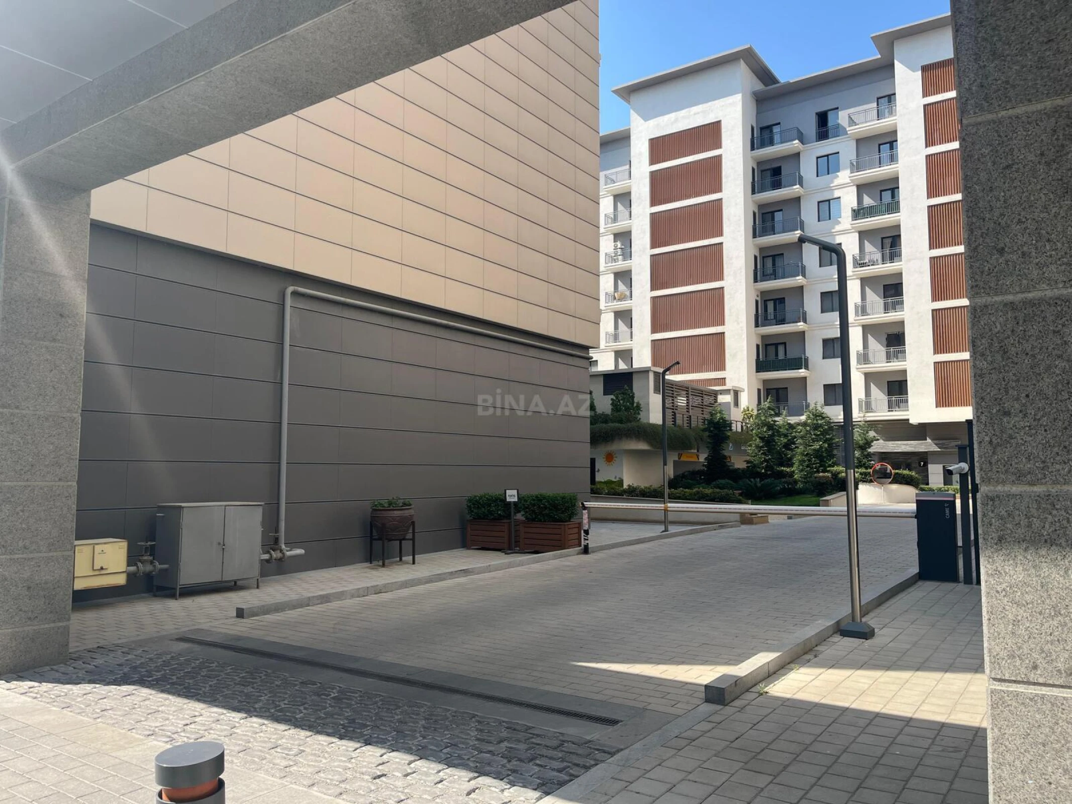 Satılır 5 otaqlı mənzil 242 m²