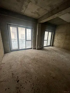 Satılır 5 otaqlı mənzil 242 m²