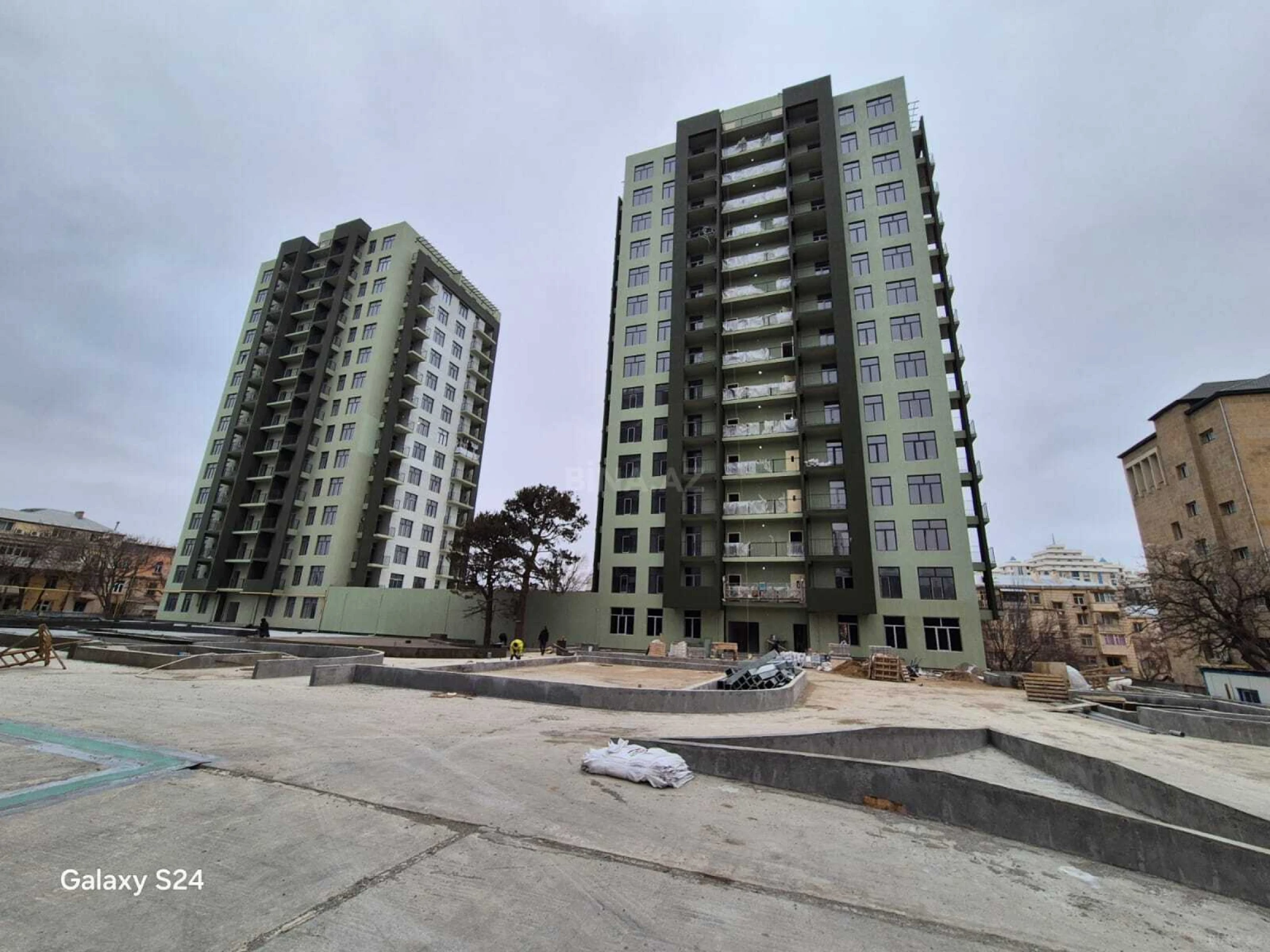 Satılır 2 otaqlı mənzil 83 m²