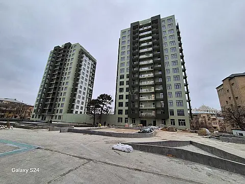 Satılır 2 otaqlı mənzil 83 m²