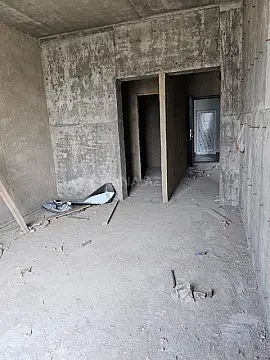 Satılır 2 otaqlı mənzil 83 m²