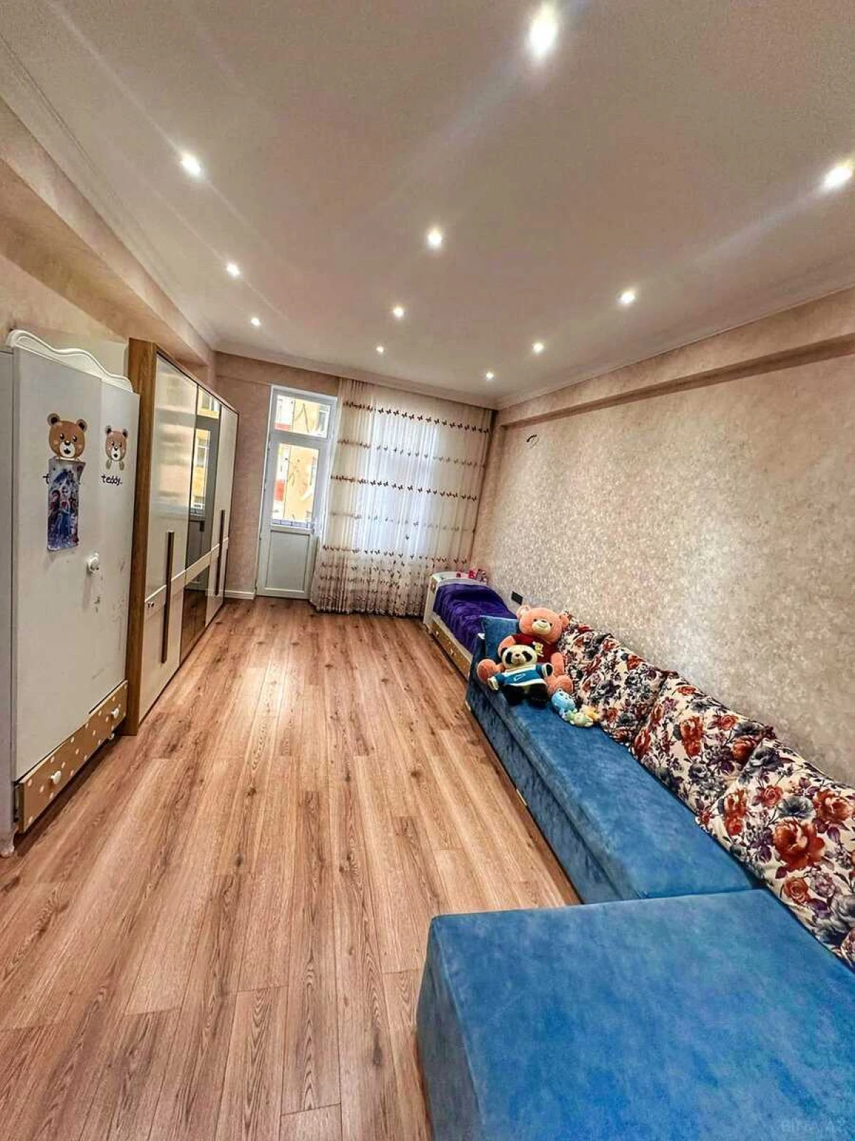 Satılır 3 otaqlı mənzil 140 m²