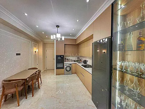 Satılır 3 otaqlı mənzil 140 m²