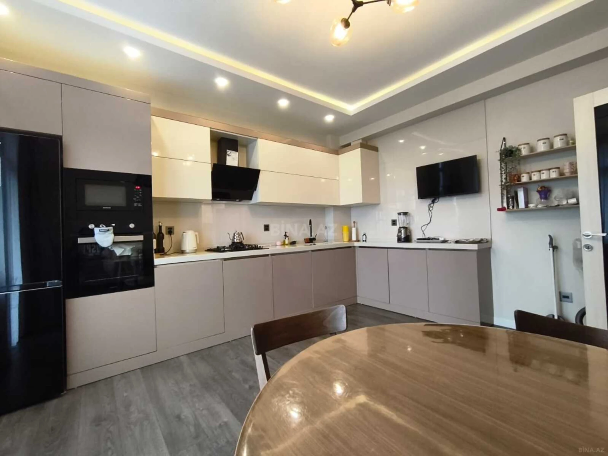Satılır 3 otaqlı mənzil 122 m²