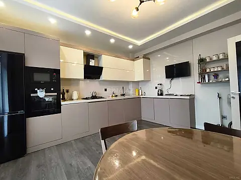 Satılır 3 otaqlı mənzil 122 m² — Bakı, Həzi Aslanov qəs. 3 otaq 122.00 m²