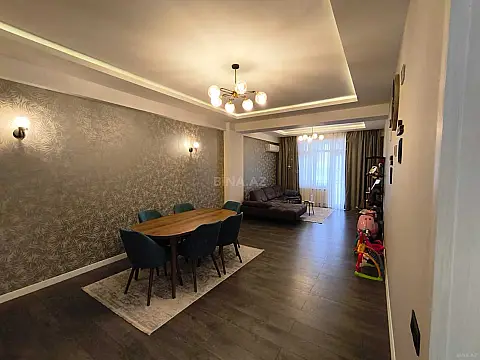 Satılır 3 otaqlı mənzil 122 m²