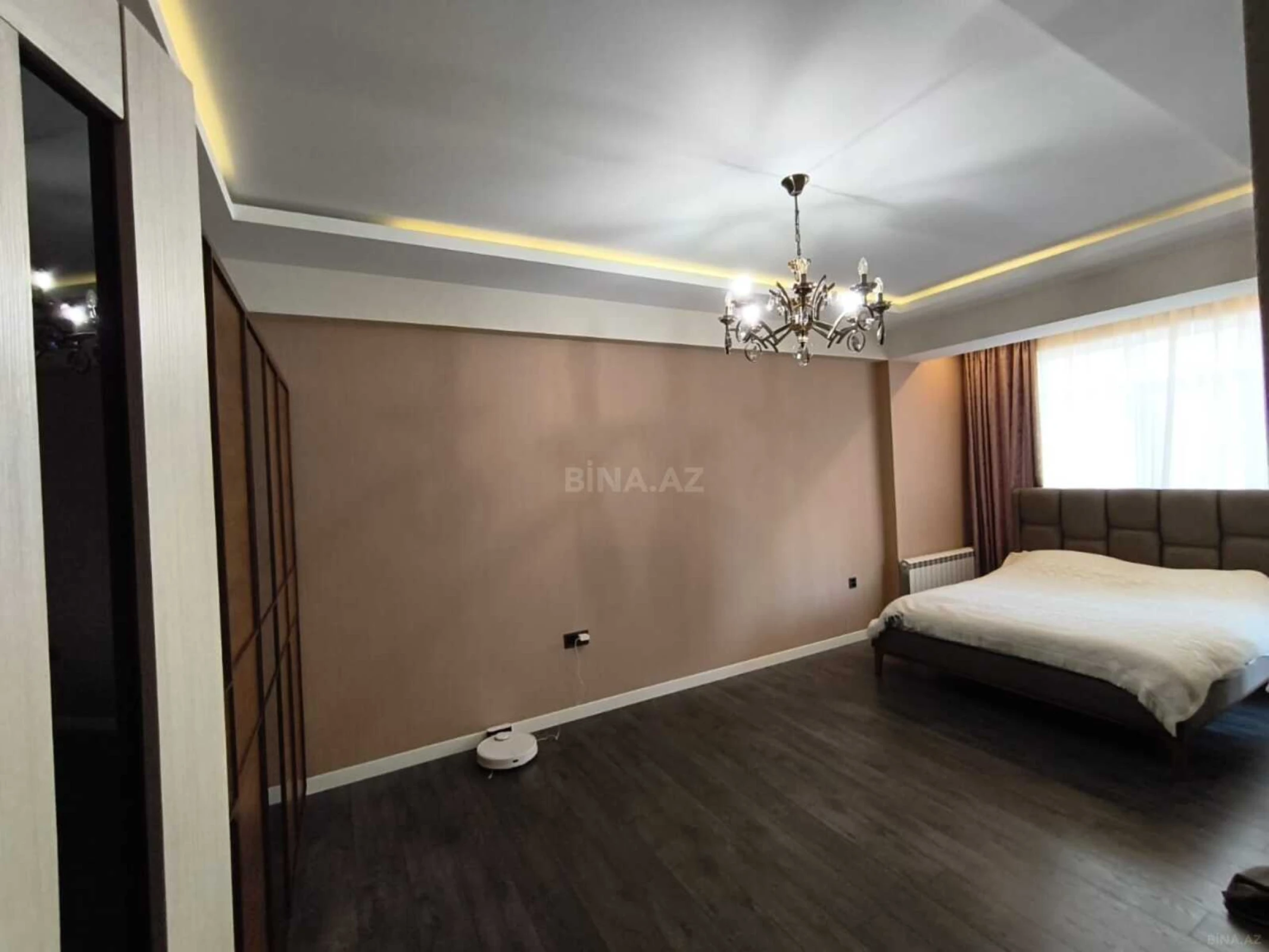 Satılır 3 otaqlı mənzil 122 m²