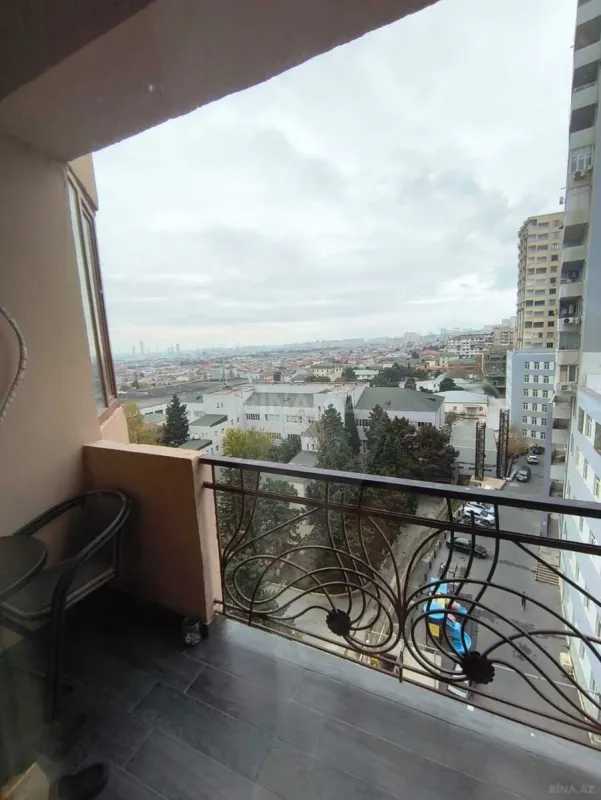 Satılır 3 otaqlı mənzil 122 m²