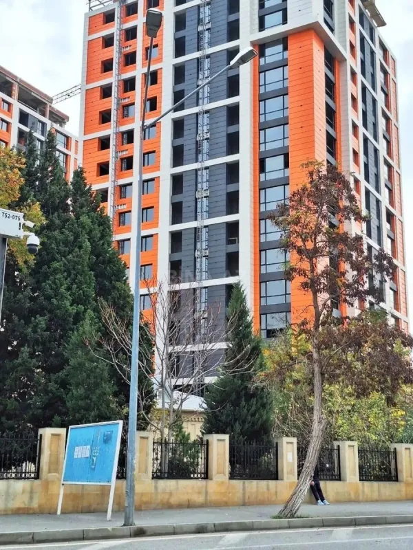 Satılır 3 otaqlı mənzil 125 m²