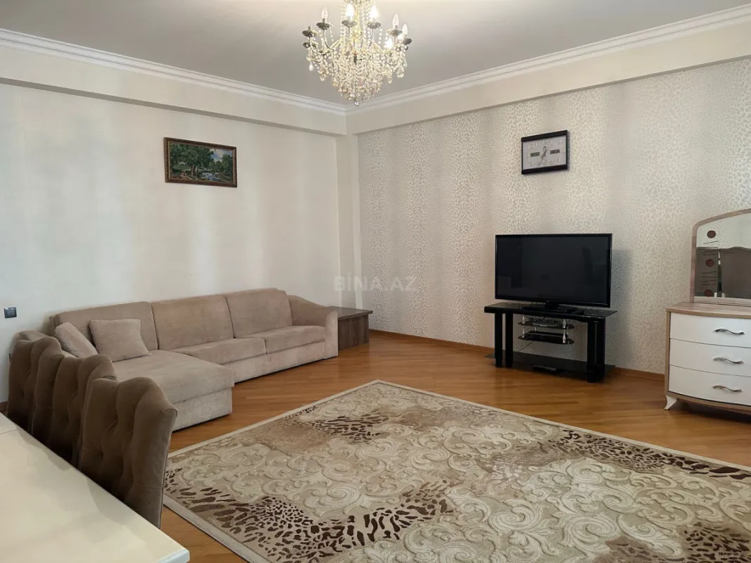 Kirayə verilir 2 otaqlı mənzil 104 m²