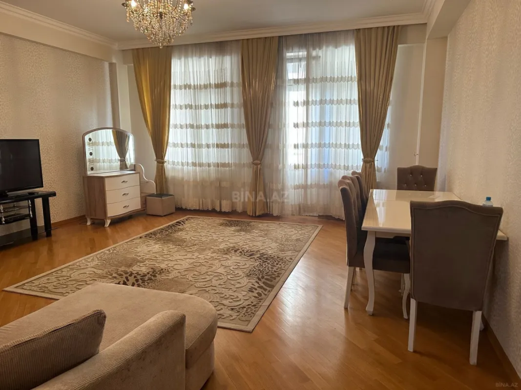 Kirayə verilir 2 otaqlı mənzil 104 m²