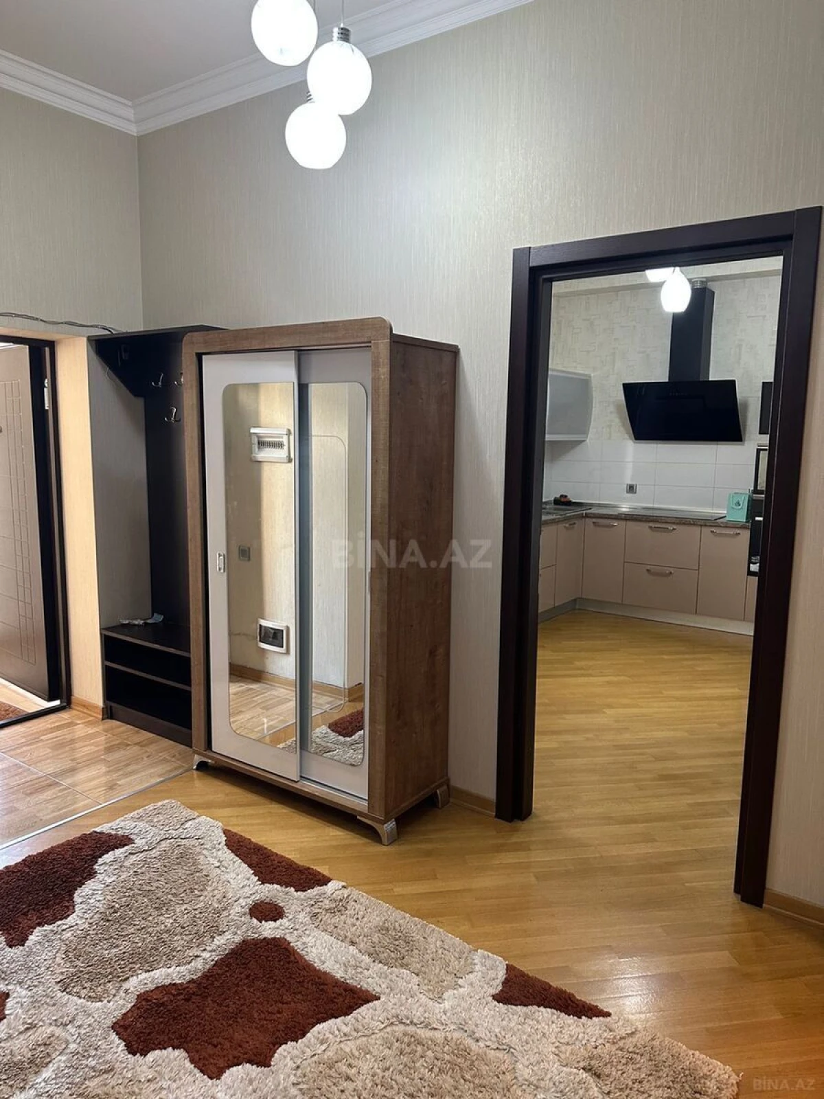 Kirayə verilir 2 otaqlı mənzil 104 m²