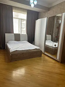 Kirayə verilir 2 otaqlı mənzil 104 m²