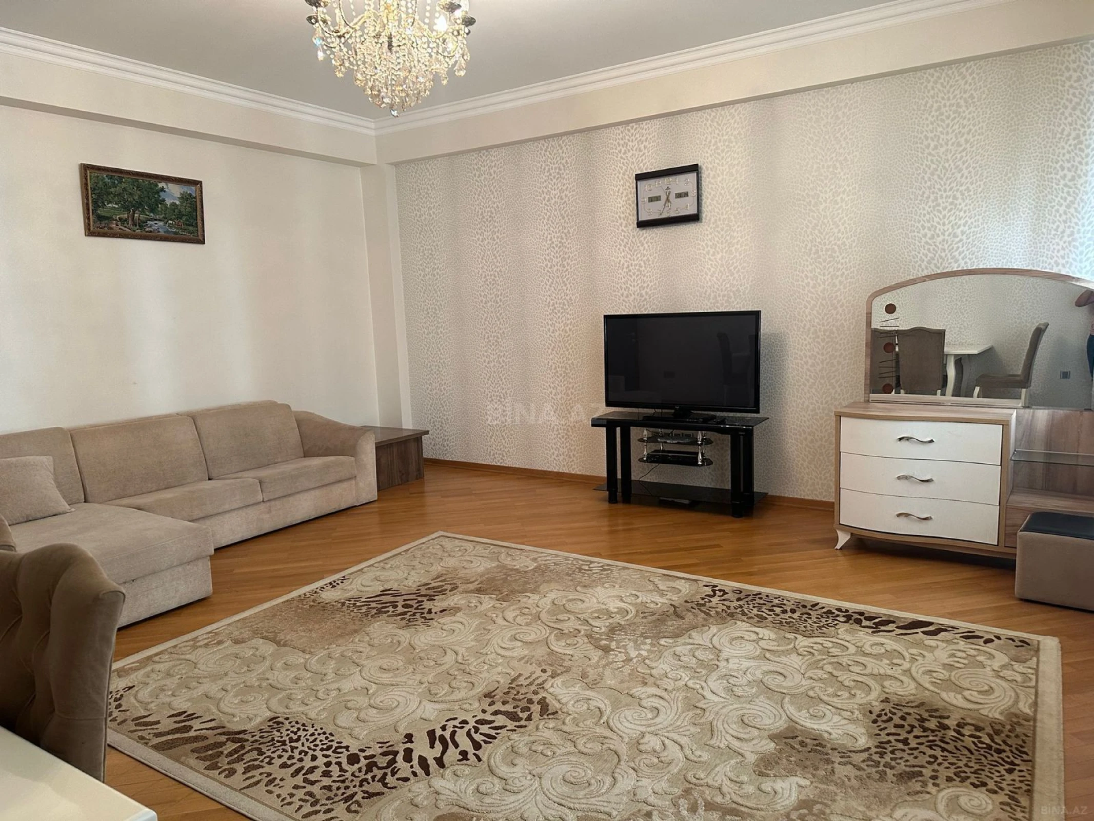 Kirayə verilir 2 otaqlı mənzil 104 m²