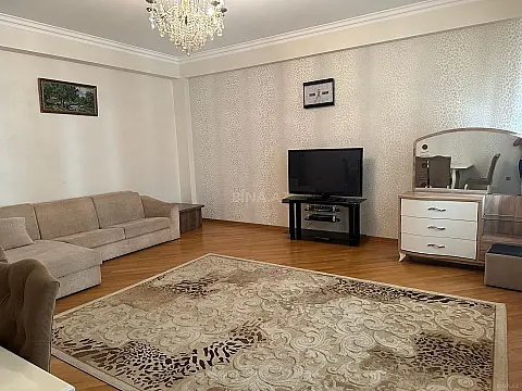 Kirayə verilir 2 otaqlı mənzil 104 m²