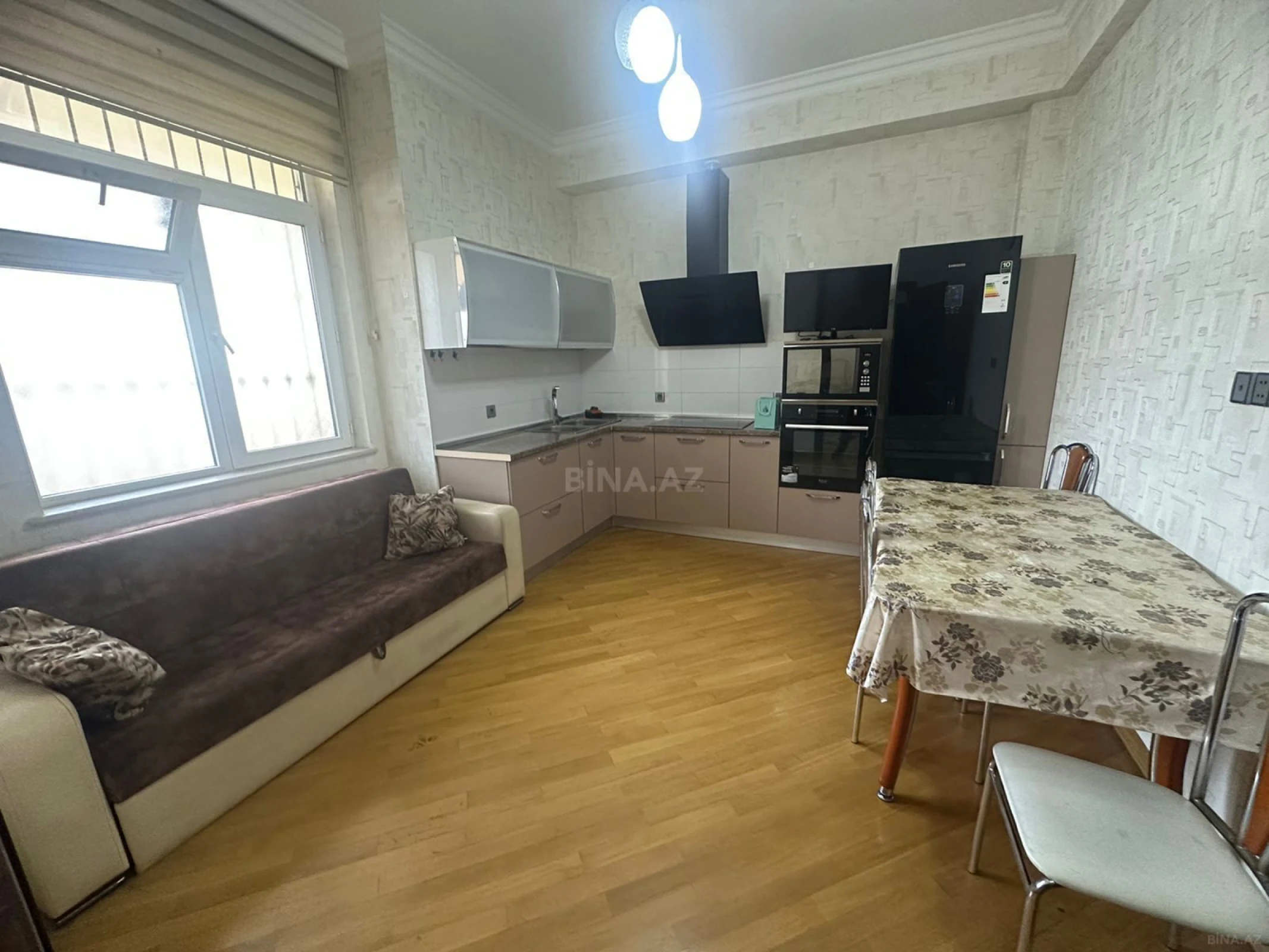Kirayə verilir 2 otaqlı mənzil 104 m²