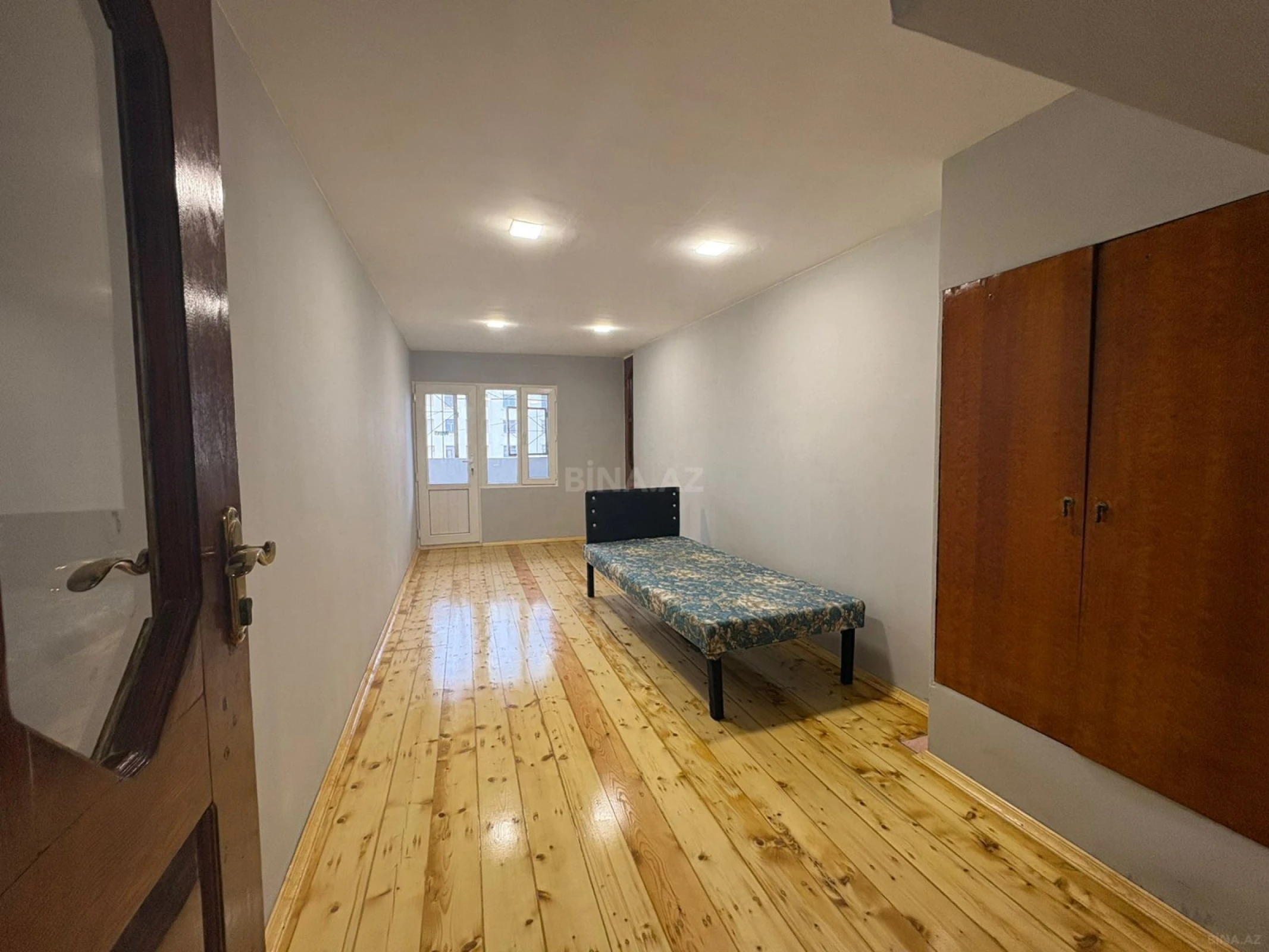 Satılır 3 otaqlı mənzil 200 m²