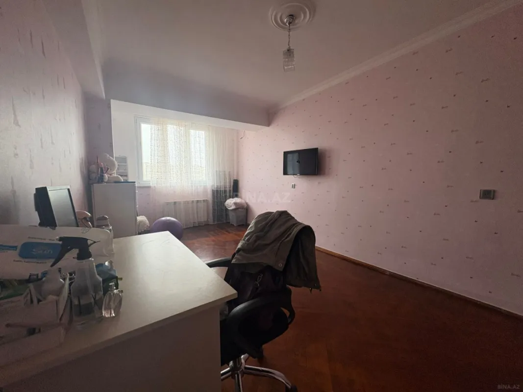 Satılır 3 otaqlı mənzil 200 m²
