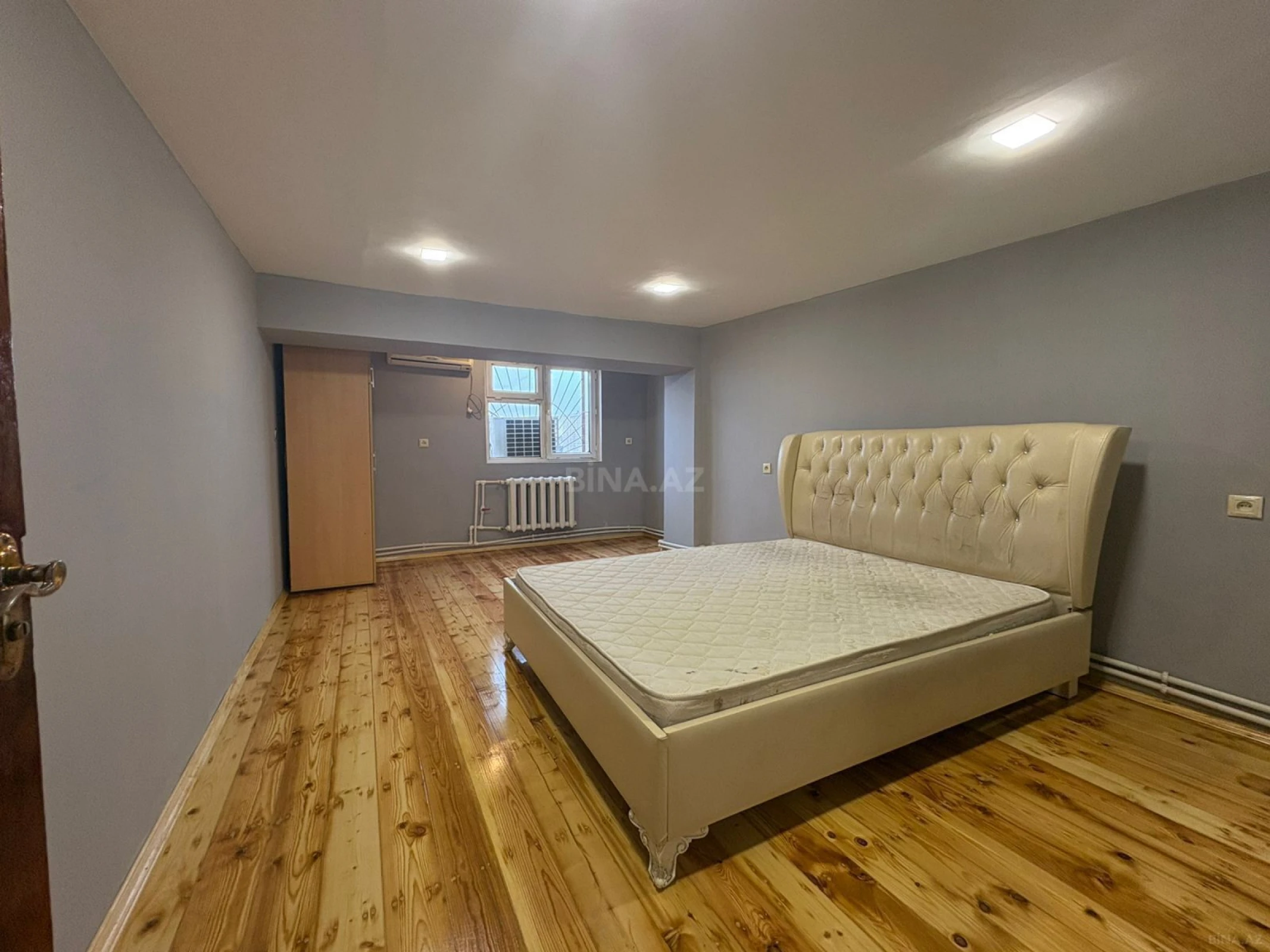 Satılır 3 otaqlı mənzil 200 m²