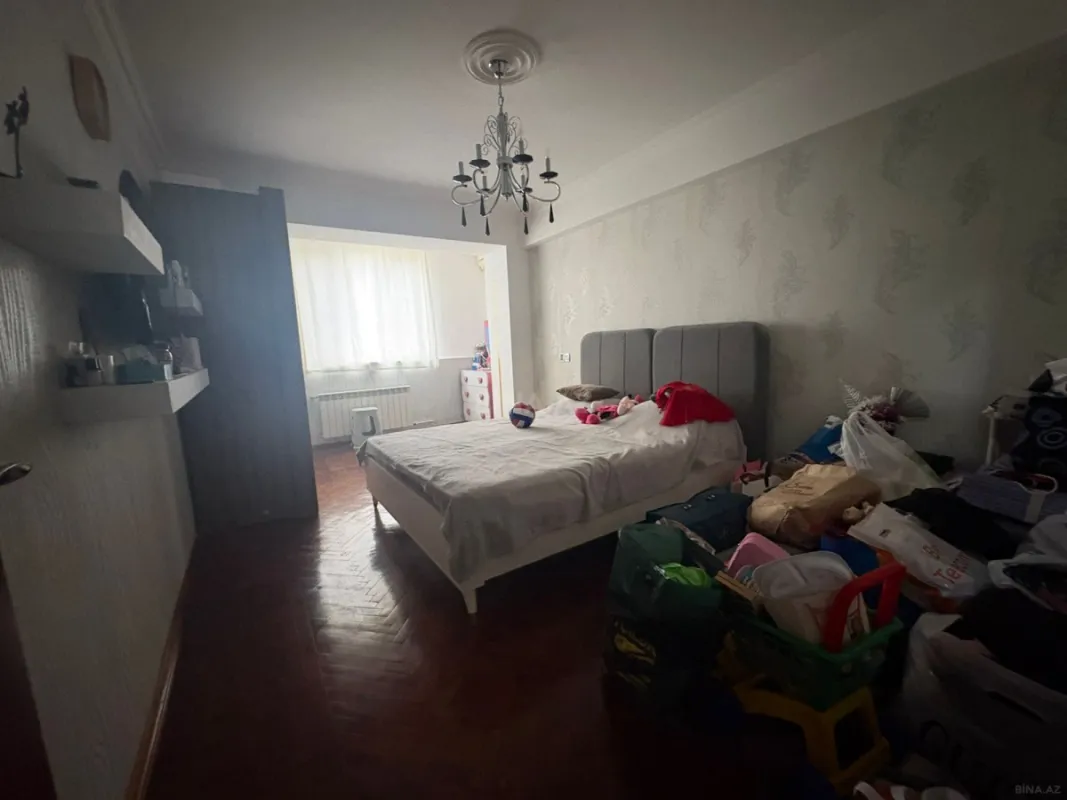 Satılır 3 otaqlı mənzil 200 m²