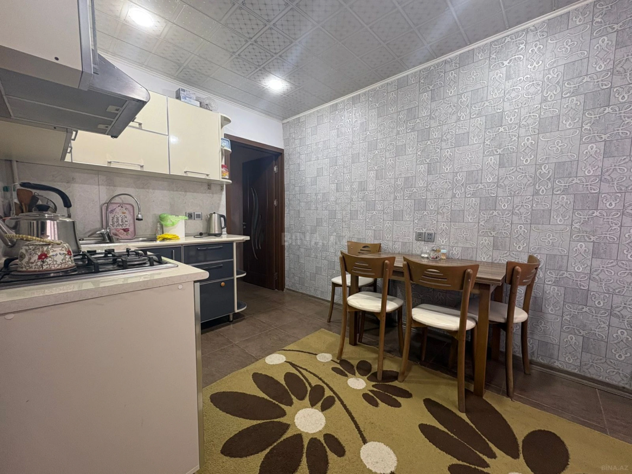 Satılır 3 otaqlı mənzil 200 m²