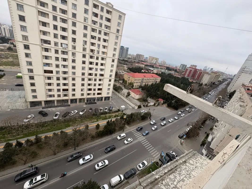 Satılır 3 otaqlı mənzil 200 m²
