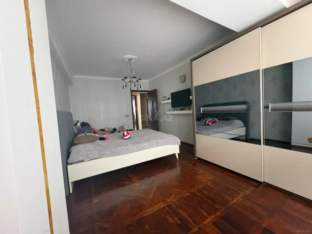 Satılır 3 otaqlı mənzil 200 m²