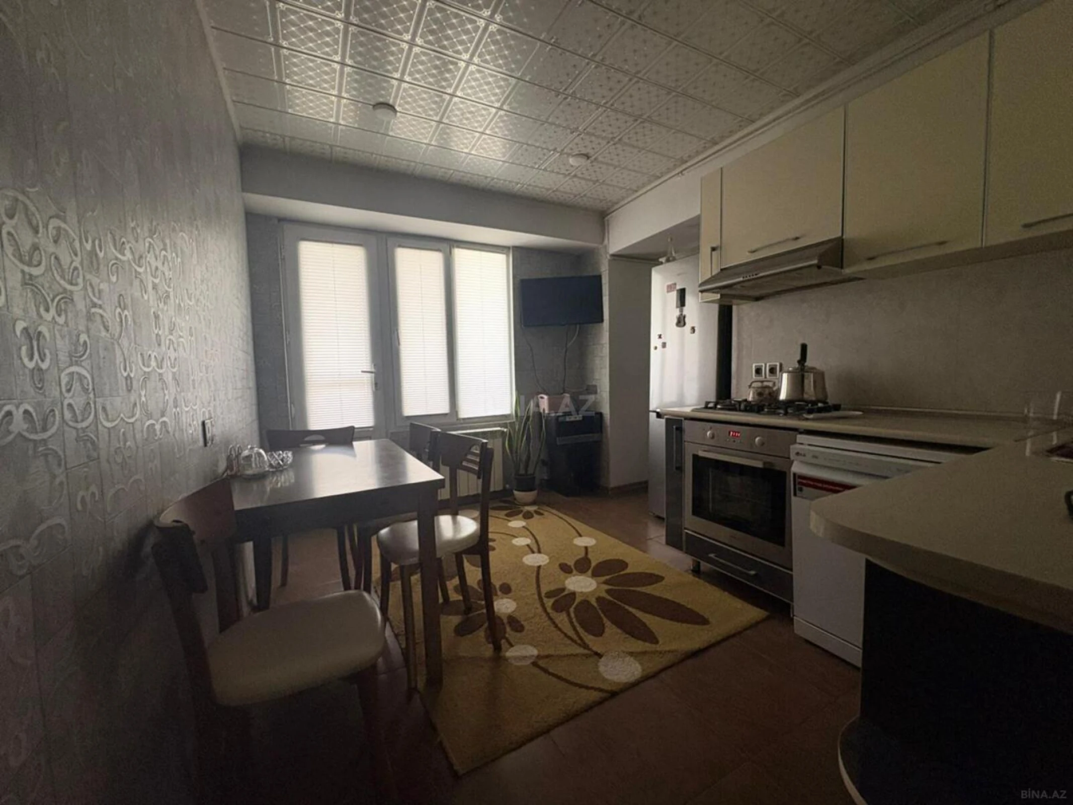 Satılır 3 otaqlı mənzil 200 m²